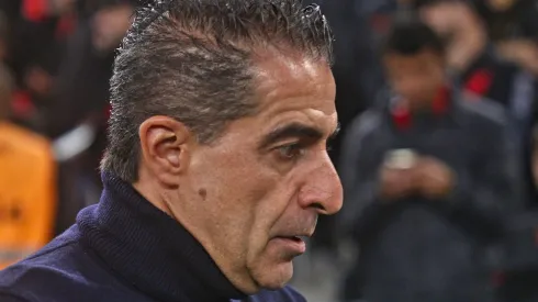 Renato Paiva, técnico do Bahia, durante partida contra o Athletico-PR na Arena da Baixada pelo Brasileirão Série A 2023. Foto: Gabriel Machado/AGIF
