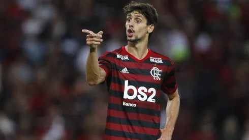 Rodrigo Caio com a camisa do Flamengo<br />
- Foto: Wagner Meier/Getty Images)