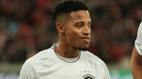 Foto: Robson Mafra/AGIF - Tchê Tchê: volante abriu o jogo sobre partida do Botafogo