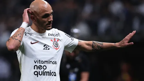 Fábio Santos é direto sobre possível proposta para saída de Roger Guedes do Corinthians