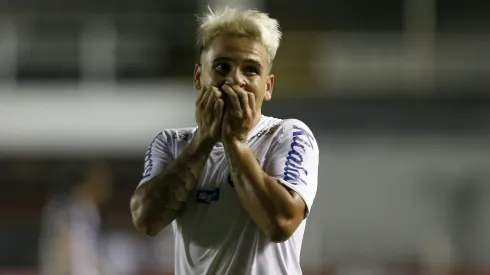 Só uma coisa separa Soteldo de ser reintegrado ao Santos<br />
 – Foto: Miguel Schincariol/Getty Images
