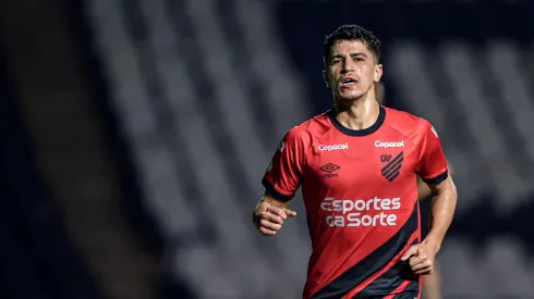 Foto: Thiago Ribeiro/AGIF – Vitor Bueno: meia do Athletico desabafou em entrevista 

