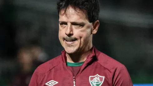 Foto: Robson Mafra/AGIF – Fernando Diniz tecnico do Fluminense e visto irritado durante partida contra o Coritiba no estadio Couto Pereira pelo campeonato Brasileiro A 2023. 
