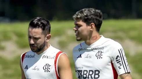 Foto: Site Oficial CR Flamengo/Marcelo Cortes – Everton Ribeiro e Ayrton Lucas
