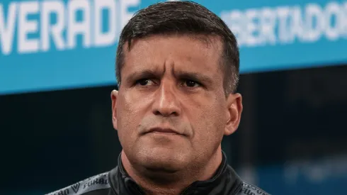 Wesley Carvalho, técnico do Athletico-PR, terá reforços de peso para as oitavas de final da Conmbol Libertadores 2023<br />
Foto: Robson Mafra/AGIF
