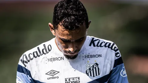 Foto: Raul Baretta/Santos - Luan Dias só jogou sete partidas pelo Santos no Campeonato Brasileiro