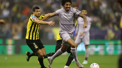 RIYADH, SAUDI ARABIA – JANUARY 26: Luiz Gustavo of Al Nassr battles for possession with Tarek Hamed of Al Ittihad during the Saudi Super Cup Semi-Final match between Al Ittihad and Al Nassr at King Fahd International Stadium on January 26, 2023 in Riyadh, Saudi Arabia. (Photo by Yasser Bakhsh/Getty Images)
