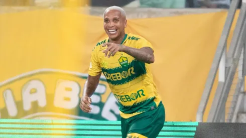 MT – CUIABA – 06/08/2023 – BRASILEIRO A 2023, CUIABA X FLAMENGO – Deyverson jogador do Cuiaba comemora seu gol durante partida contra o Flamengo no estadio Arena Pantanal pelo campeonato Brasileiro A 2023. Foto: Gil Gomes/AGIF
