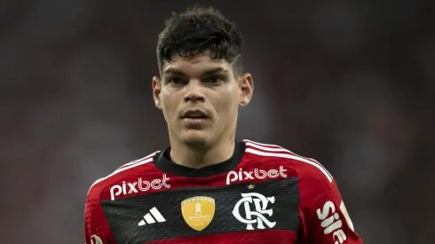 RJ – RIO DE JANEIRO – 03/08/2023 – LIBERTADORES 2023, FLAMENGO X OLIMPIA – Ayrton Lucas jogador do Flamengo durante partida contra o Olimpia no estadio Maracana pelo campeonato Libertadores 2023. Foto: Jorge Rodrigues/AGIF
