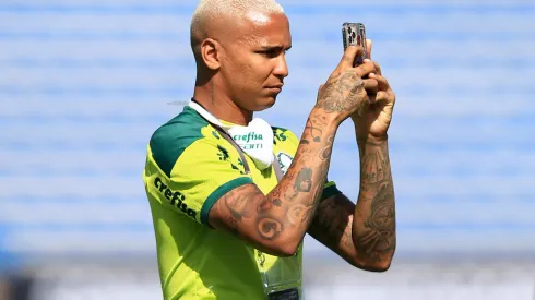 MONTEVIDEO, URUGUAY – NOVEMBER 26: Deyverson  of Palmeiras takes a pictures with his mobile phone during the field scouting ahead of  CONMEBOL Libertadores 2021final  between Palmeiras and Flamengo at Centenario Stadium on November 26, 2021 in Montevideo, Uruguay. (Photo by Buda Mendes/Getty Images)
