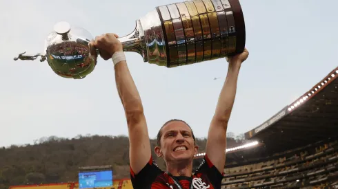 ATÉ QUANDO? Filipe Luís e Flamengo tomam decisão de sobre permanência – Foto: Buda Mendes/Getty Images)
