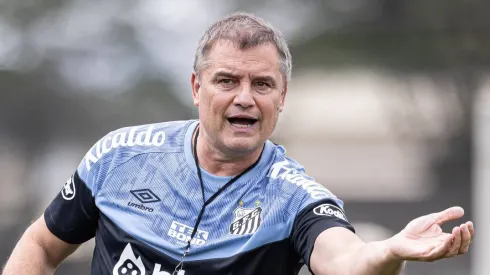 Foto: Reprodução das Redes do Santos – Diego Aguirre, novo técnico do Peixe 
