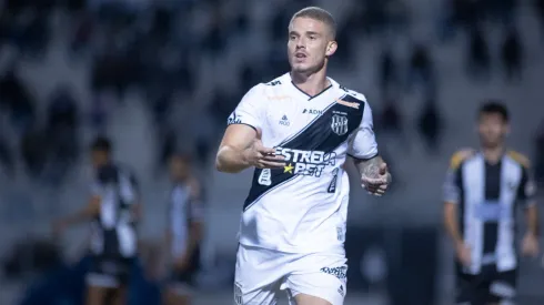 SP – CAMPINAS – 06/06/2023 – BRASILEIRO B 2023, PONTE PRETA X ABC – Leo Naldi jogador do Ponte Preta durante partida contra o ABC no estadio Moises Lucarelli pelo campeonato BRASILEIRO B 2023. Foto: Diogo Reis/AGIF
