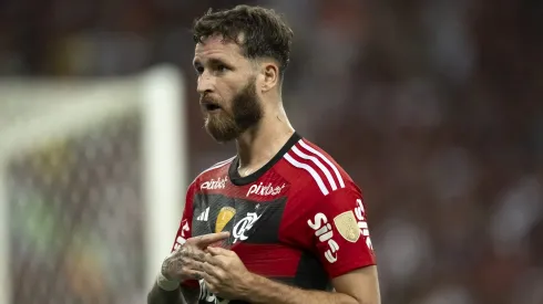 Foto: Jorge Rodrigues/AGIF – Leo Pereira jogador do Flamengo comemora seu gol durante partida contra o Aucas no estadio Maracana pelo campeonato Libertadores 2023. 
