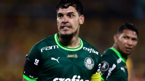 GUAYAQUIL, ECUADOR - MAY 03: Gustavo Gómez of Palmeiras celebrates after scoring the team's second goal during a Copa CONMEBOL Libertadores 2023 Group C match between Barcelona SC and Palmeiras at Estadio Monumental Isidro Romero Carbo on May 03, 2023 in Guayaquil, Ecuador. (Photo by Franklin Jacome/Getty Images)