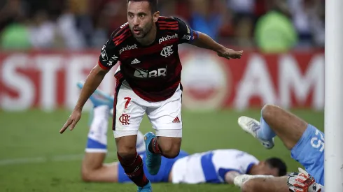 Éverton Ribeiro avisa que quer assinar contrato e Grêmio é avisado  – Foto:  Buda Mendes/Getty Images)
