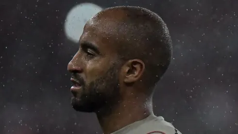 RJ – RIO DE JANEIRO – 13/08/2023 – BRASILEIRO A 2023, FLAMENGO X SAO PAULO – Lucas Moura jogador do Sao Paulo durante aquecimento antes da partida contra o Flamengo no estadio Maracana pelo campeonato Brasileiro A 2023. Foto: Thiago Ribeiro/AGIF
