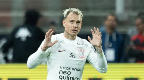 Foto: Diogo Reis/AGIF – Roger Guedes jogador do Corinthians comemora seu gol durante partida contra o Vasco no estadio Arena Corinthians pelo campeonato Brasileiro A 2023. 
