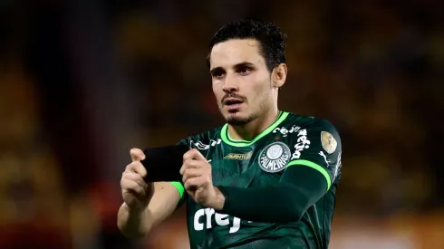 GUAYAQUIL, ECUADOR – MAY 03: Raphael Veiga of Palmeiras celebrates after scoring the team's first goal via penalty during a  Copa CONMEBOL Libertadores 2023 Group C match between Barcelona SC and Palmeiras at Estadio Monumental Isidro Romero Carbo on May 03, 2023 in Guayaquil, Ecuador. (Photo by Franklin Jacome/Getty Images)
