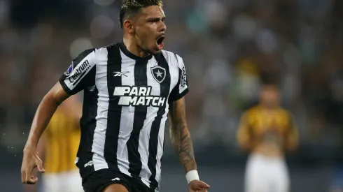 RIO DE JANEIRO, BRAZIL – AUGUST 2: Tiquinho Soares of Botafogo celebrates after scoring by penalty kick the team's second goal during the Copa CONMEBOL Sudamericana 2023 round of sixteen first leg match between Botafogo and Guaraní at Estadio Olimpico Nilton Santos on August 2, 2023 in Rio de Janeiro, Brazil. (Photo by Wagner Meier/Getty Images)
