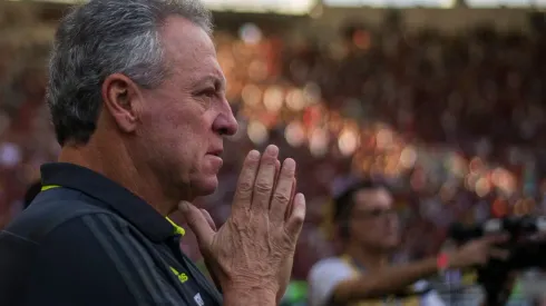 RIO DE JANEIRO, BRAZIL – MAY 26:  Head coach Abel Braga of Flamengo gestures during a match between Flamengo and Athletico PR as part of Brasileirao Series A 2019 at Maracana Stadium on May 26, 2019 in Rio de Janeiro, Brazil. (Photo by Bruna Prado/Getty Images)
