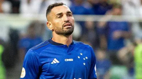 Foto: Fernando Moreno/AGIF – Gilberto jogador do Cruzeiro, é xingado por colega no pós-jogo
