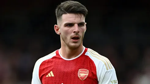 Foto: Mike Hewitt/Getty Images – Declan Rice defende o Arsenal
