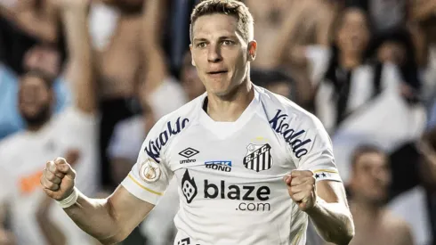 Foto: Raul Baretta/ Santos FC/ Divulgação – Julio Furch: atacante marcou o 2º gol do Santos contra o Grêmio
