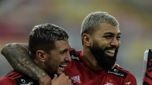 RJ – Rio de Janeiro – 22/05/2021 – CARIOCA 2021, FLAMENGO X FLUMINENSE – Gabigol e De Arrascaeta jogadores do Flamengo durante partida contra o Fluminense no estadio Maracana pelo campeonato Carioca 2021. Foto: Thiago Ribeiro/AGIF
