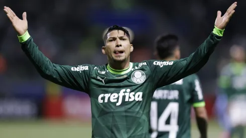 Valor da multa de Rony é aviso do Palmeiras para árabes – Foto: Alexandre Schneider/Getty Images)
