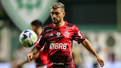 Foto: Gilson Lobo/AGIF - Arrasacaeta: meia tomou decisão nos bastidores do Mengão