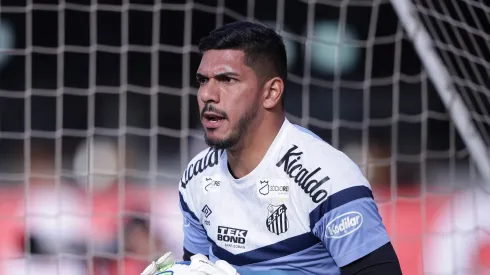 SP – SAO PAULO – 16/07/2023 – BRASILEIRO A 2023, SAO PAULO X SANTOS -Joao Paulo jogador do Santos durante aquecimento antes da partida contra o Sao Paulo no estadio Morumbi pelo campeonato Brasileiro A 2023. Foto: Ettore Chiereguini/AGIF
