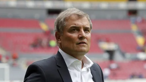 GUADALAJARA, MEXICO – JULY 16: Diego Aguirre coach of Cruz Azul looks on  during the 3rd round match between Atlas and Cruz Azul as part of the Torneo Apertura 2022 Liga MX at Jalisco Stadium on July 16, 2022 in Guadalajara, Mexico. (Photo by Refugio Ruiz/Getty Images)
