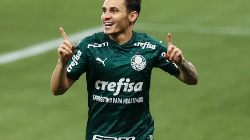 SAO PAULO, BRAZIL – JANUARY 18: Raphael Veiga #23 of Palmeiras celebrates after scoring the third goal of his team during the match against Corinthians as part of Brasileirao Series A 2020 at Allianz Parque on January 18, 2021 in Sao Paulo, Brazil. (Photo by Alexandre Schneider/Getty Images)