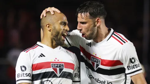 Foto: Nilton Fukuda / saopaulofc.net / Divulgação – Lucas e Calleri: meia e atacante foram titulares no Equador
