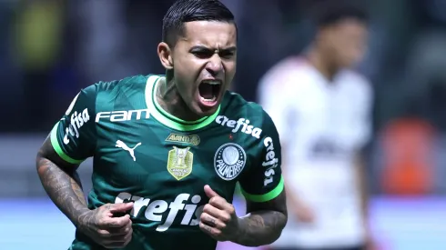 SP – SAO PAULO – 08/07/2023 – BRASILEIRO A 2023, PALMEIRAS X FLAMENGO – Dudu jogador do Palmeiras comemora seu gol durante partida contra o Flamengo no estadio Arena Allianz Parque pelo campeonato Brasileiro A 2023. Foto: Marcello Zambrana/AGIF
