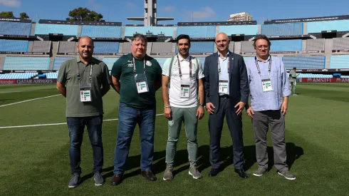 Anderson Barros (segundo da esq. para dir.) foi especulado no Santos nos últimos dias
