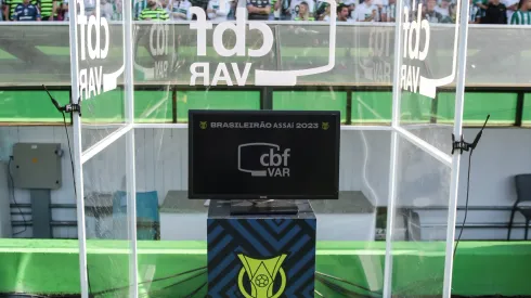 PR - CURITIBA - 20/08/2023 - BRASILEIRO A 2023, CORITIBA X FLAMENGO - Cabine do VAR (recurso da arbitragem para consulta de video) vista antes da partida entre Coritiba e Flamengo no estadio Couto Pereira pelo campeonato Brasileiro A 2023. Foto: Robson Mafra/AGIF