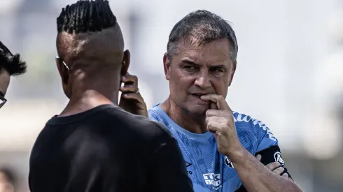 Diego Aguirre vai decidir contratação de atacante colombiano para a temporada
