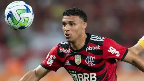 Victor Hugo é o 5° jogador mais jovem a estrear pelo Flamengo em