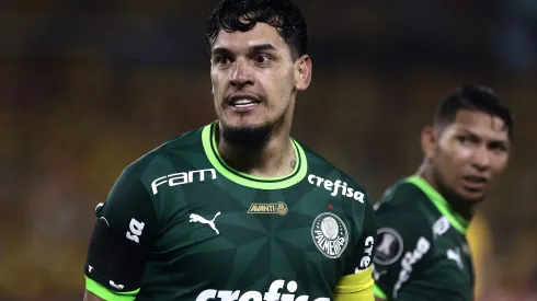 R$ 21 MILHÕES! Palmeiras deve vender parceiro de Gómez na zaga<br />
– Foto: Franklin Jacome/Getty Images
