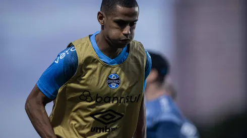 E AÍ? Bruno Alves tem situação RESOLVIDA no Grêmio para 2024- Foto: Heber Gomes/AGIF