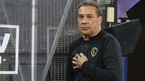 PARAR O MERCADO! Corinthians descarta Luxa e pode ter técnico BOMBÁSTICO em 2024 - Foto: Ricardo Moreira/Getty Images