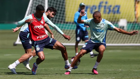 Vanderlan (de colete vermelho) recebeu proposta do CSKA Moscou