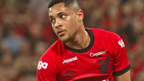 PR – CURITIBA – 12/07/2023 – COPA DO BRASIL 2023, ATHLETICO-PR X FLAMENGO – Vitor Roque jogador do Athletico-PR durante partida contra o Flamengo no estadio Arena da Baixada pelo campeonato Copa do Brasil 2023. Foto: Gabriel Machado/AGIF
