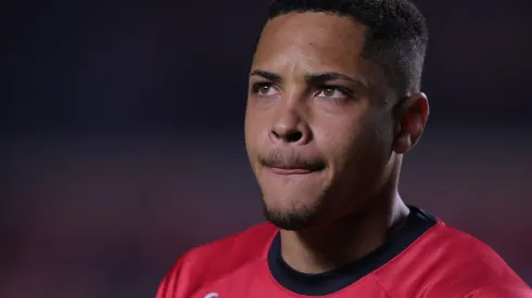 Vitor Roque já está vendido antecipadamente para o Barcelona, mas pode ir mais tarde para lá