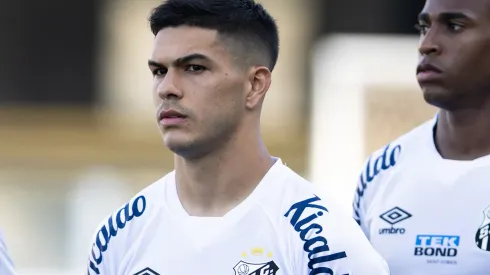 Rodrigo Fernández 'pisou na bola' em post nas redes sociais após derrota do Santos em casa para o Cruzeiro
