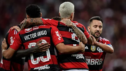 RJ – RIO DE JANEIRO – 11/06/2023 – BRASILEIRO A 2023, FLAMENGO X GREMIO – Pedro jogador do Flamengo comemora seu gol com jogadores do seu time durante partida contra o Gremio no estadio Maracana pelo campeonato BRASILEIRO A 2023. Foto: Thiago Ribeiro/AGIF
