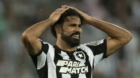 Foto: Jorge Rodrigues/AGIF – Diego Costa jogador do Botafogo lamenta chance perdida durante partida contra o Bahia no estadio Engenhao pelo campeonato Brasileiro A 2023. 
