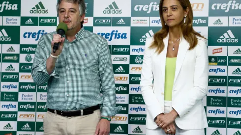 Sao Paulo – SP – 29/01/16 – APRESENTACAO DO NOVO UNIFORME DO PALMEIRAS – Paulo Nobre (e) e Leila Pereira durante a apresentacao novo uniforme do Palmeiras na Academia de Futebol. Foto: Marcello Zambrana/AGIF
